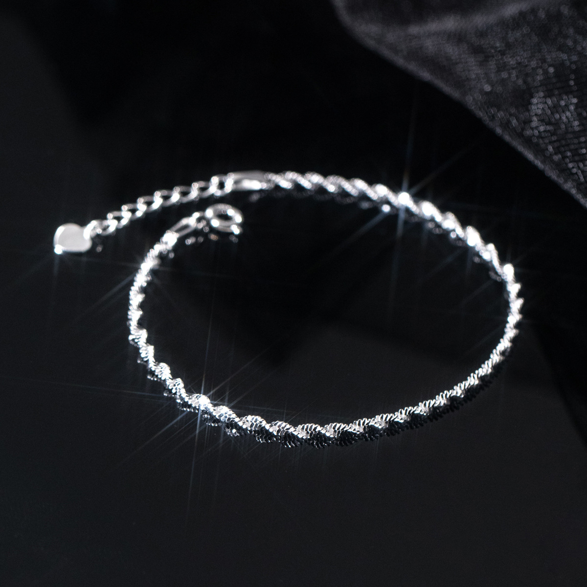 Women'S Accessories Trends 2026 - Armbanden Vrouw Trend 2026 Sieraden Zilver