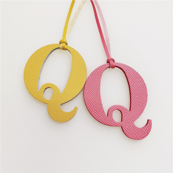 Women Accessories Name In English - Engelse Letter Q Alfabet Koeienhuid Pu