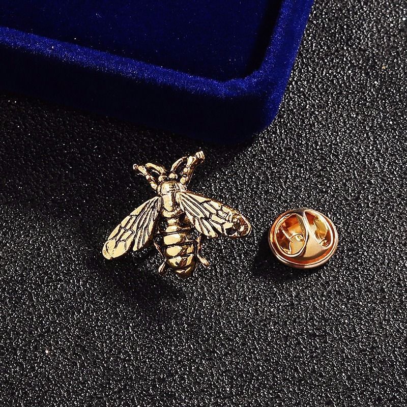 Women'S Accessories Trends 2026 - Vintage Bronskleurige Kleine Bij Broche voor